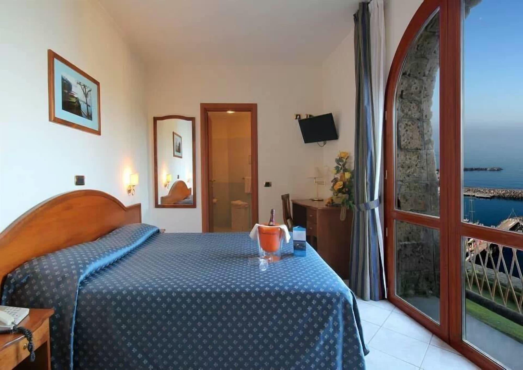 Hr Hotel & Spa Piano di Sorrento Exterior photo